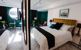 Opulent Gem City Centre Getaway